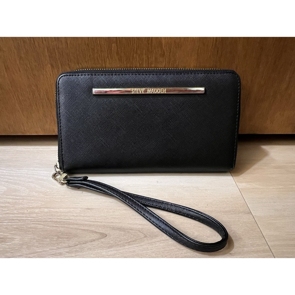 Steve Madden Black Clutch Wristlet Wallet Gold Accent Matte Organizer